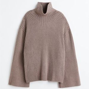 H&M oversized mock turtleneck sweater, M